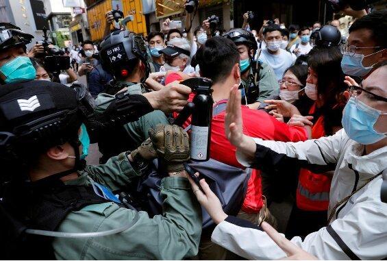 دعوای آمریکا و چین بالا گرفت،استقرار پلیس ضد شورش در سراسر هنگ کنگ
