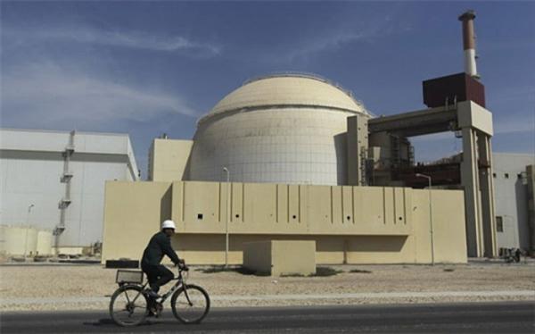 واحد یکم نیروگاه اتمی بوشهر برای فراوری برق به شبکه سراسری برق کشور وصل شد