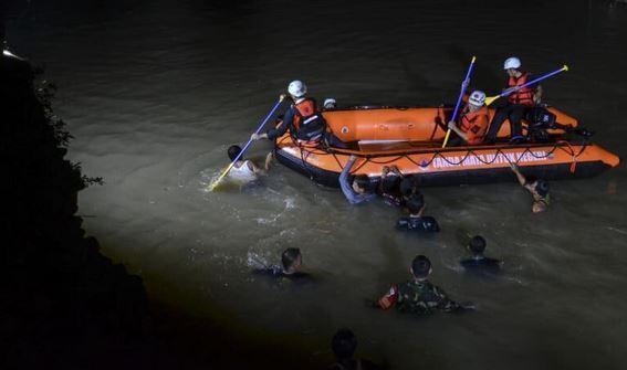 غرق شدن 11 دانش آموز اندونزیایی در رودخانه