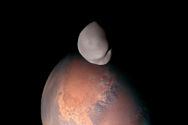ثبت واضح ترین تصویر از قمر مریخ به وسیله کاوشگر اماراتی امید، عکس