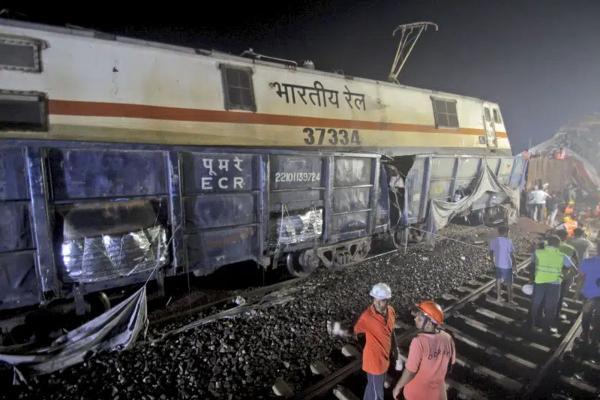 288 کشته در برخورد 2 قطار در هند